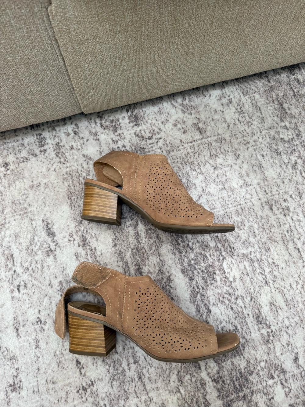 Women’s Tan Suede Open-Toe Block Heel Sandals